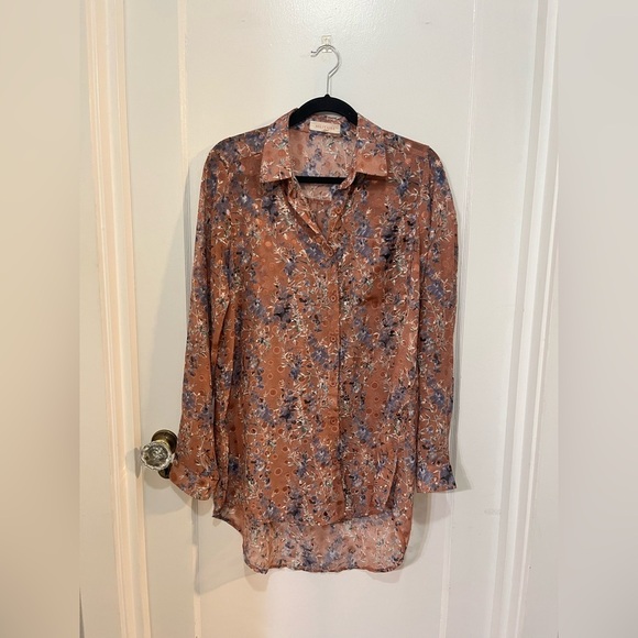 Solitaire Sheer Pink Floral Oversized Button-Down Blouse – Size M – P2P ~20” - Picture 4 of 5